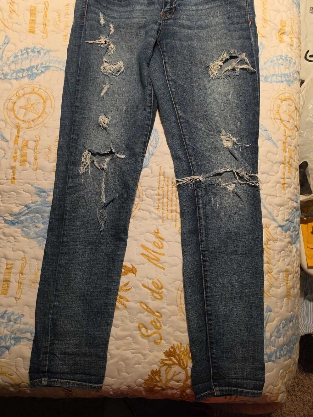 Distressed ripped skinny jeans by American Eagle Outfitters Size 10 Long